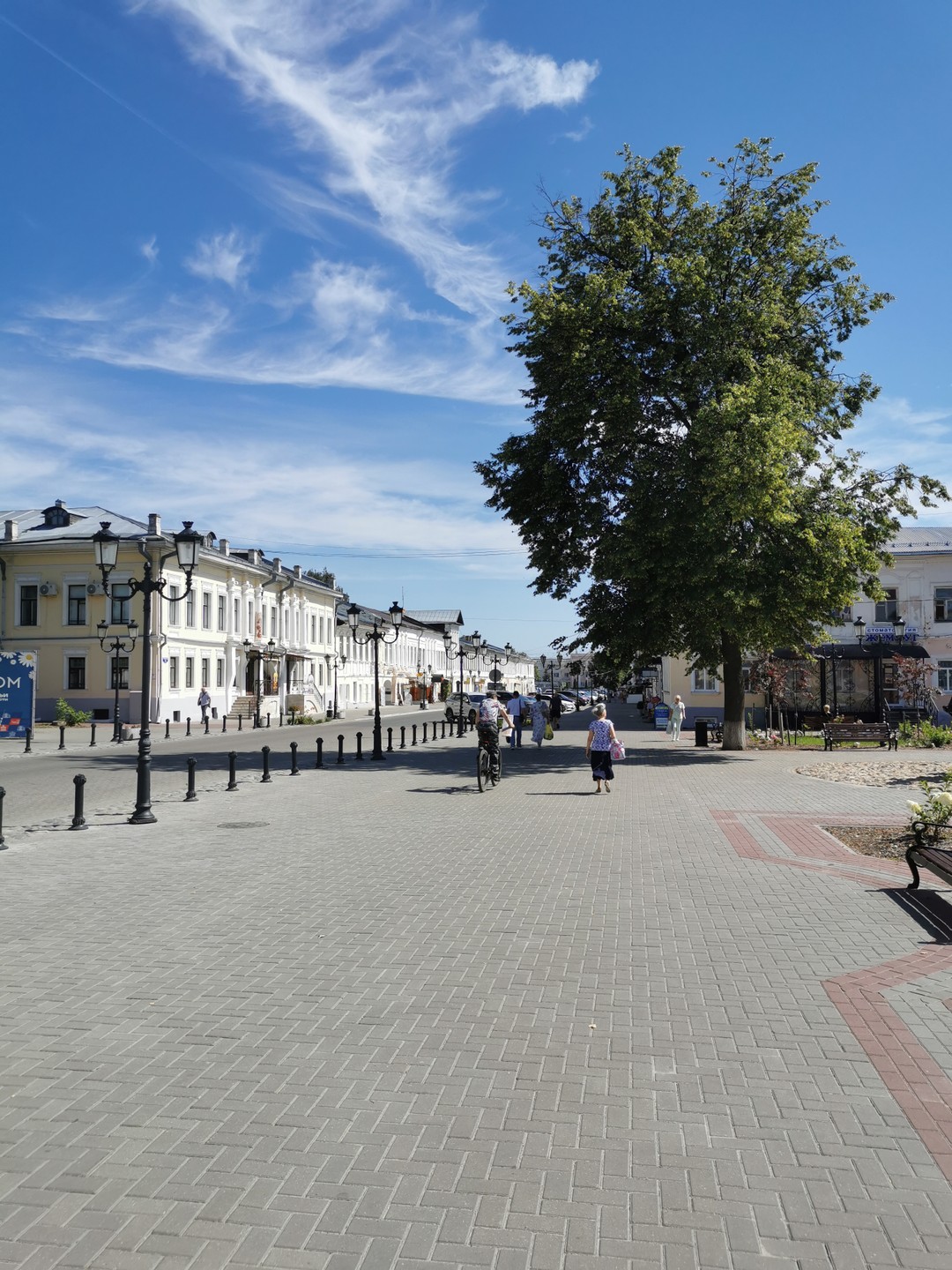 Хорошая экскурсия, гид сумела заинтересовать и подростка, и меня. Сыну очень понравился стиль повествования, а мне