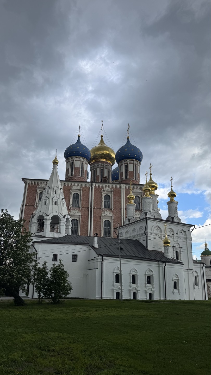 Хочу выразить огромную благодарность нашему экскурсоводу за прекрасную экскурсию по Рязани! Это был не просто прогулка
