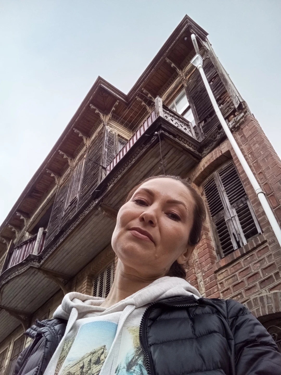 Наш гид, приятная девушка Луиза! Достаточно интересно и просто рассказала исторических локациях "Принцевых островов", дала некоторые