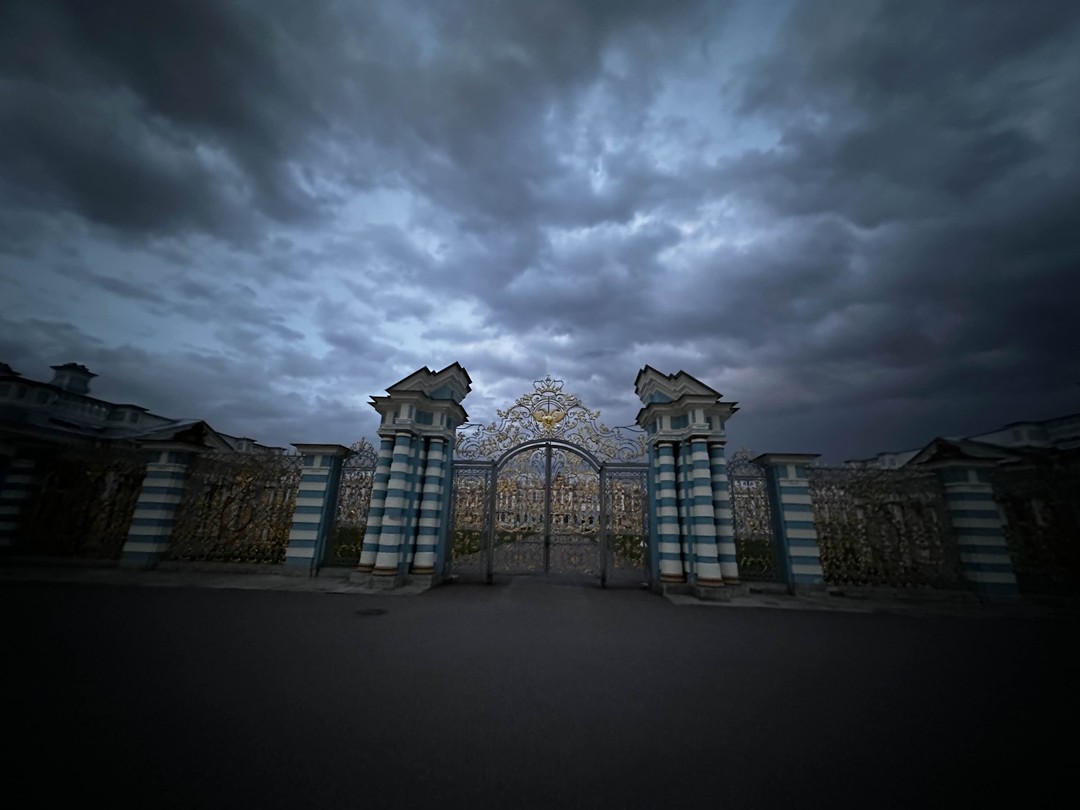 Это не первая экскурсия с гидом. Очень нравится стиль подачи информации. Интересные факты. Хорошо что много