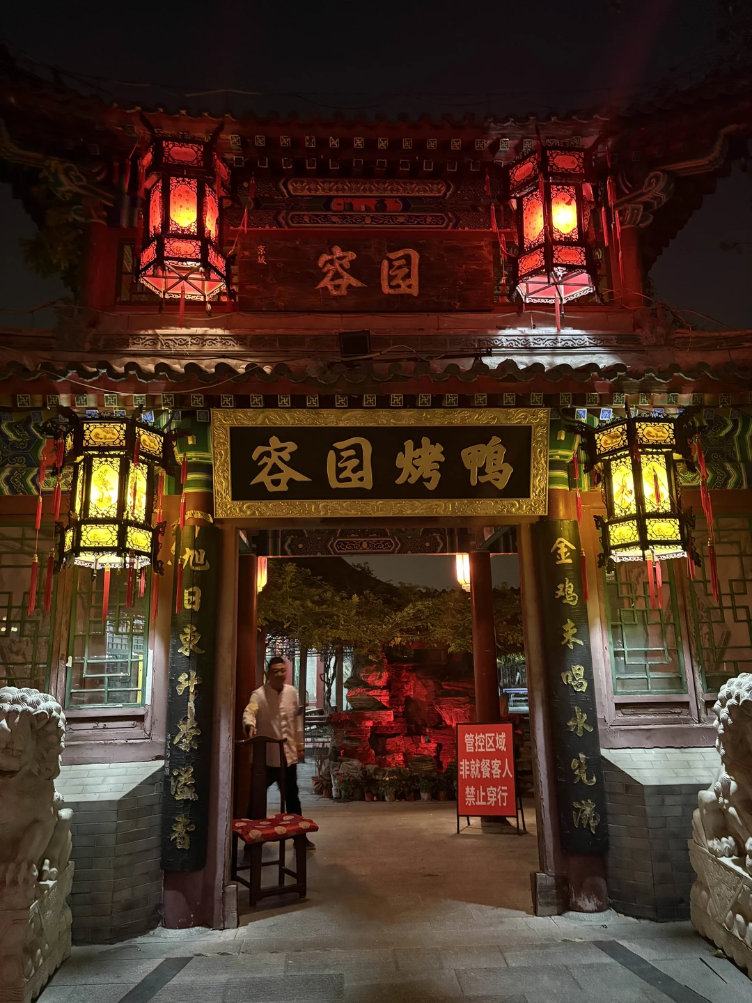 Ездили с Фэном на Великую Китайскую стену. У нас разношерстная компания и все остались очень довольны!