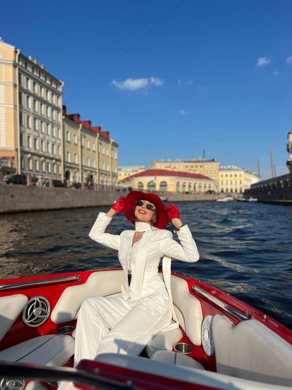 На катере Ferrari - по рекам и каналам Петербурга