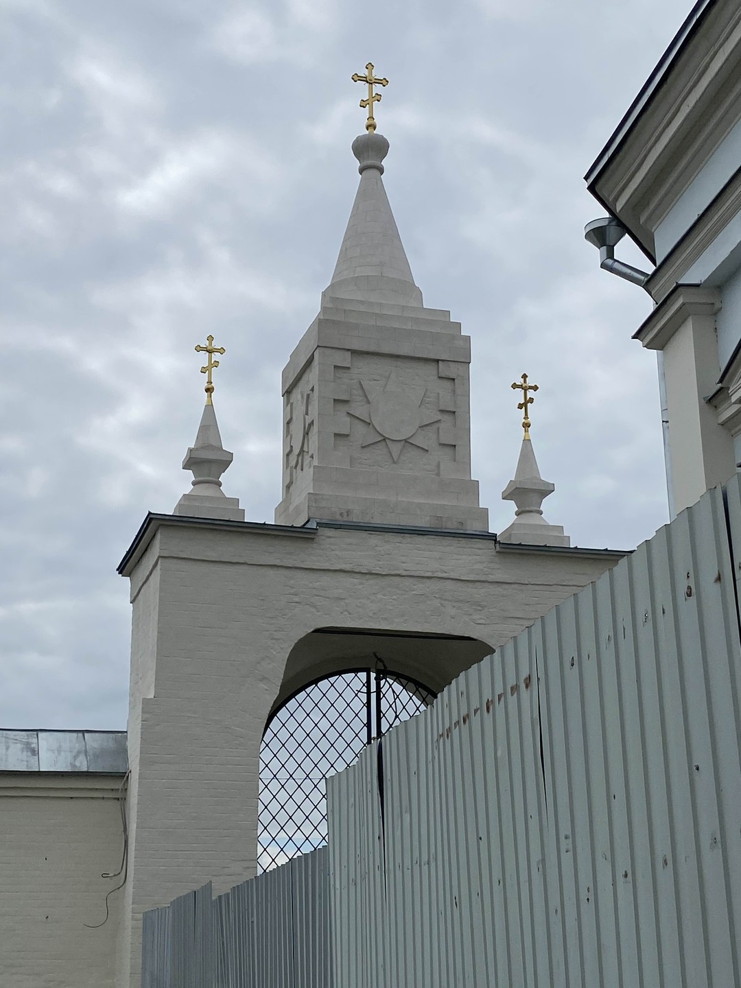 Я человек в возрасте 60+. Не спортсменка. Для меня это была не трудная экскурсия. Пенсионерам?? Можно!!!