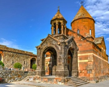 Монастырь Хор Вирап, пещерный комплекс и винодельня в Арени, Нораванк