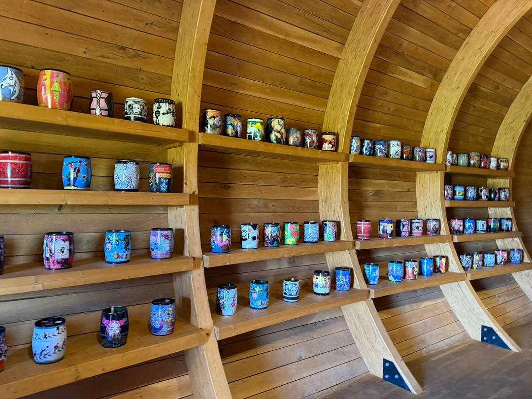 Чудесно провели день. Винодельни потрясающие, вина шикарные, рассказы Полины интересные. Эта экскурсия - самый лучший вариант