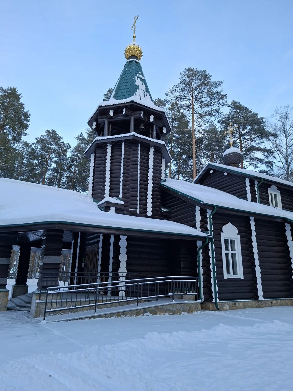 Хорошая экскурсия в дополнение к пешеходной по самому центру. Эта, которая большей частью была на комфортабельном