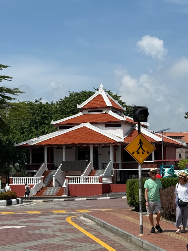 В Малакку, в колониальное прошлое Малайзии