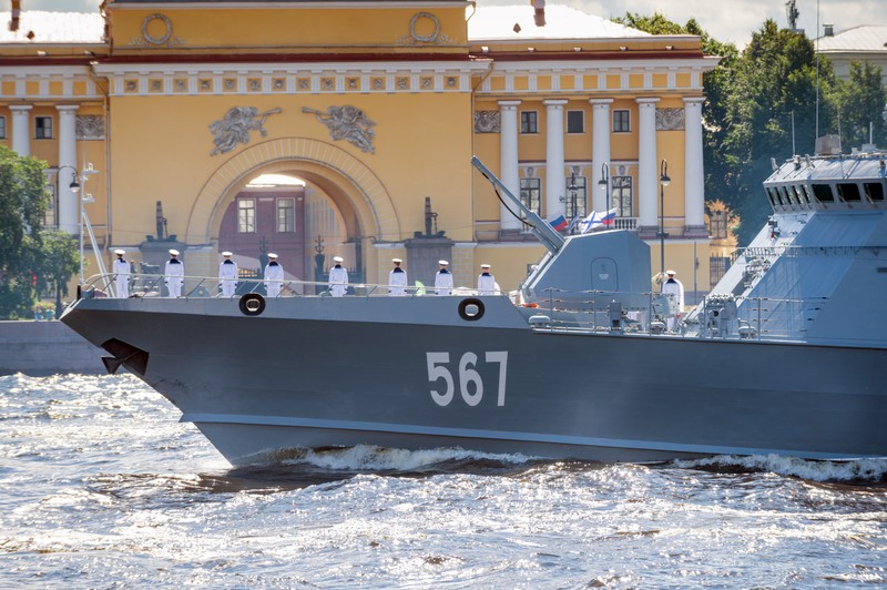 Вся мощь русского флота на берегах Невы: в Петербург на День ВМФ