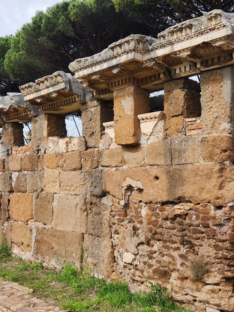 Рекомендую однозначно! На экскурсию попали случайно (из-за опоздания на следующий рейс нужно было чем-то занять незапланированный