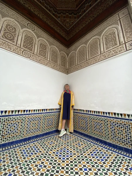 Нужно разделить отзыв на две части: первая будет посвящена гиду, который проводил экскурсию; вторая непосредственно организатору Кариму.