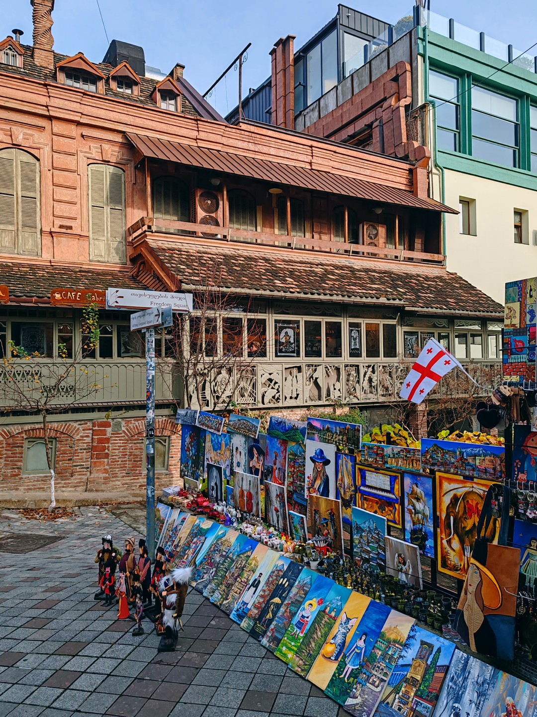 Очень понравилась экскурсия с Андро. Приятный, эрудированный, с хорошей чистой речью молодой человек. Пришёл на встречу