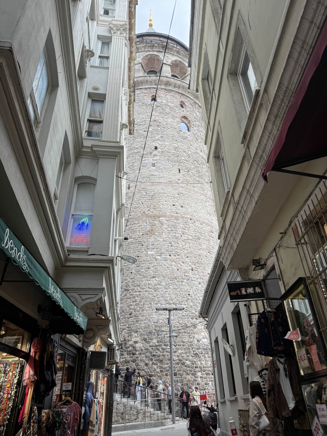 Хотим выразить неимоверную благодарность нашему путеводителю по Стамбулу - Денису 👍 показал Стамбул таким, каким мы