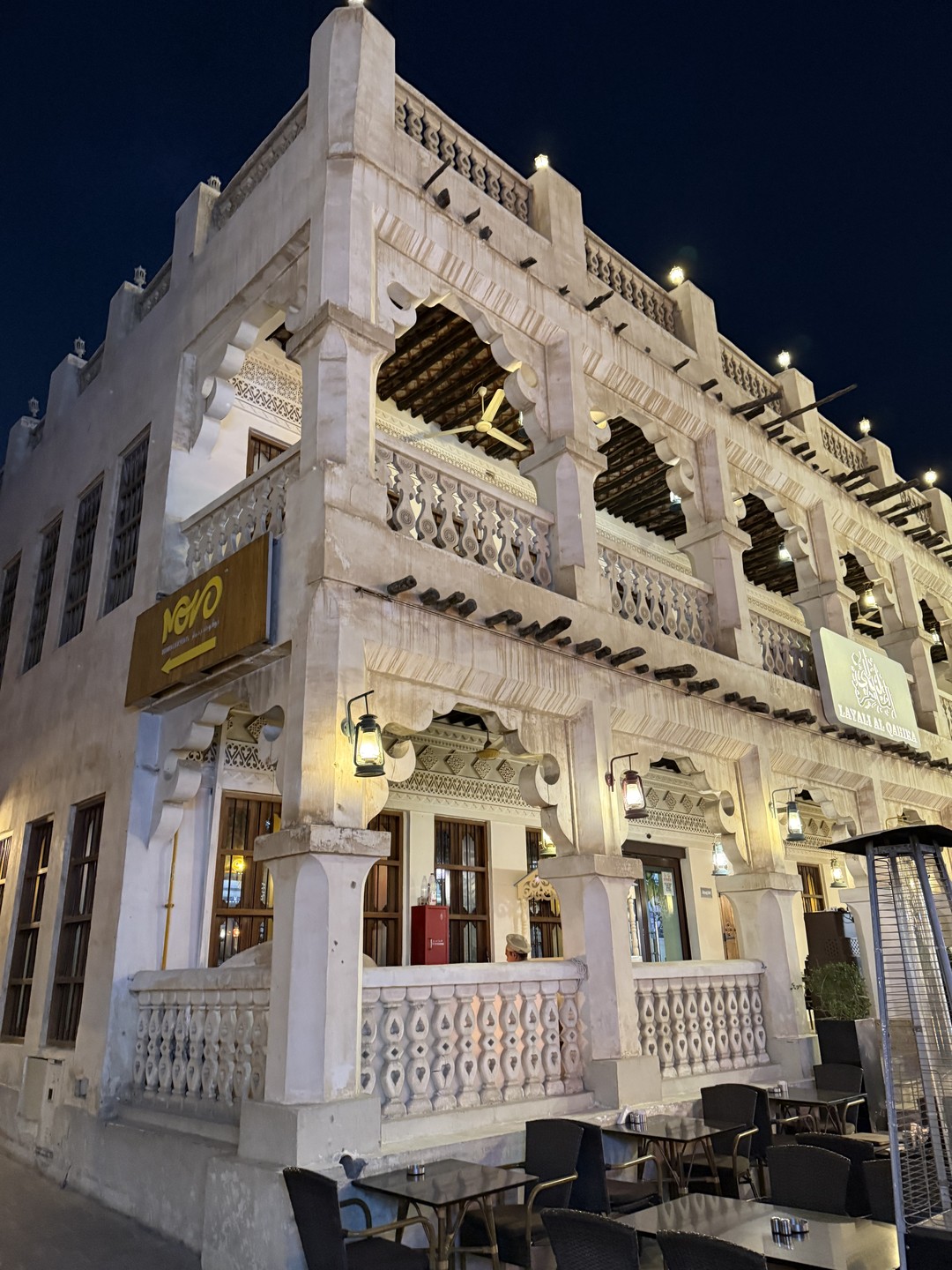 Фирас отлично провел экскурсию. Мне и моей жене все понравилось. Рассказал нам историю Катара и отвечал