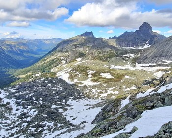 Каменный город со стражами