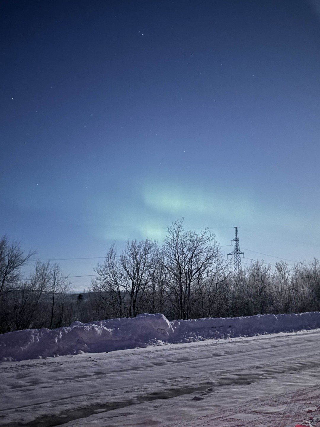 Экскурсия прошла отлично! Александр заранее связался, обговорил организационные моменты. Приехали на первую локацию до основного наплыва