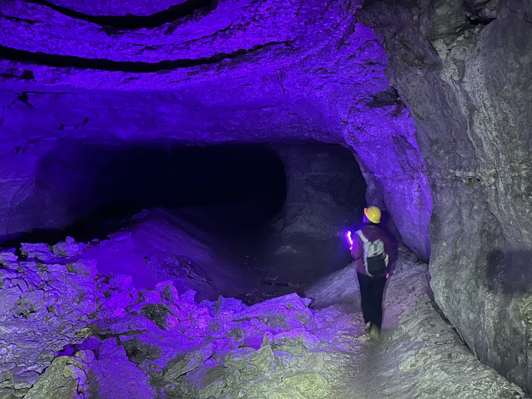 Хочется поделиться восторгом от недавней экскурсии в гипсовые штольни и Юрьевские пещеры! Это был один из самых запоминающихся походов в нашей жизни.