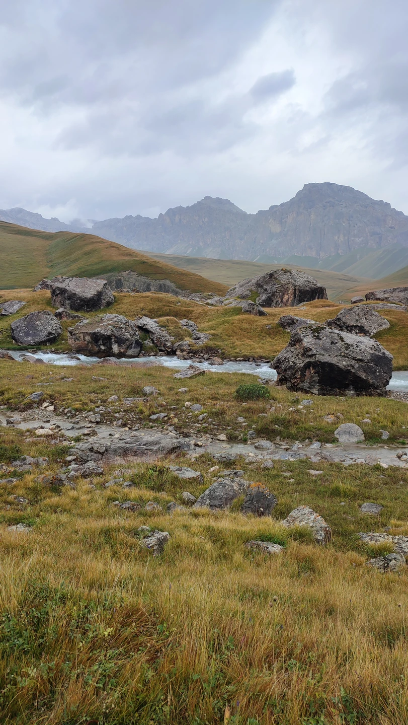 Фантастическая поездка, природа невероятной красоты, однозначно стоит ночи в дороге. Ранним утром мы приехали в юрточный