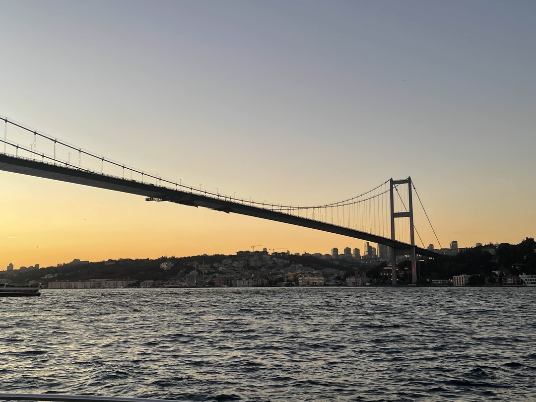 Групповая прогулка на яхте по Босфору днём или на закате (Елена)