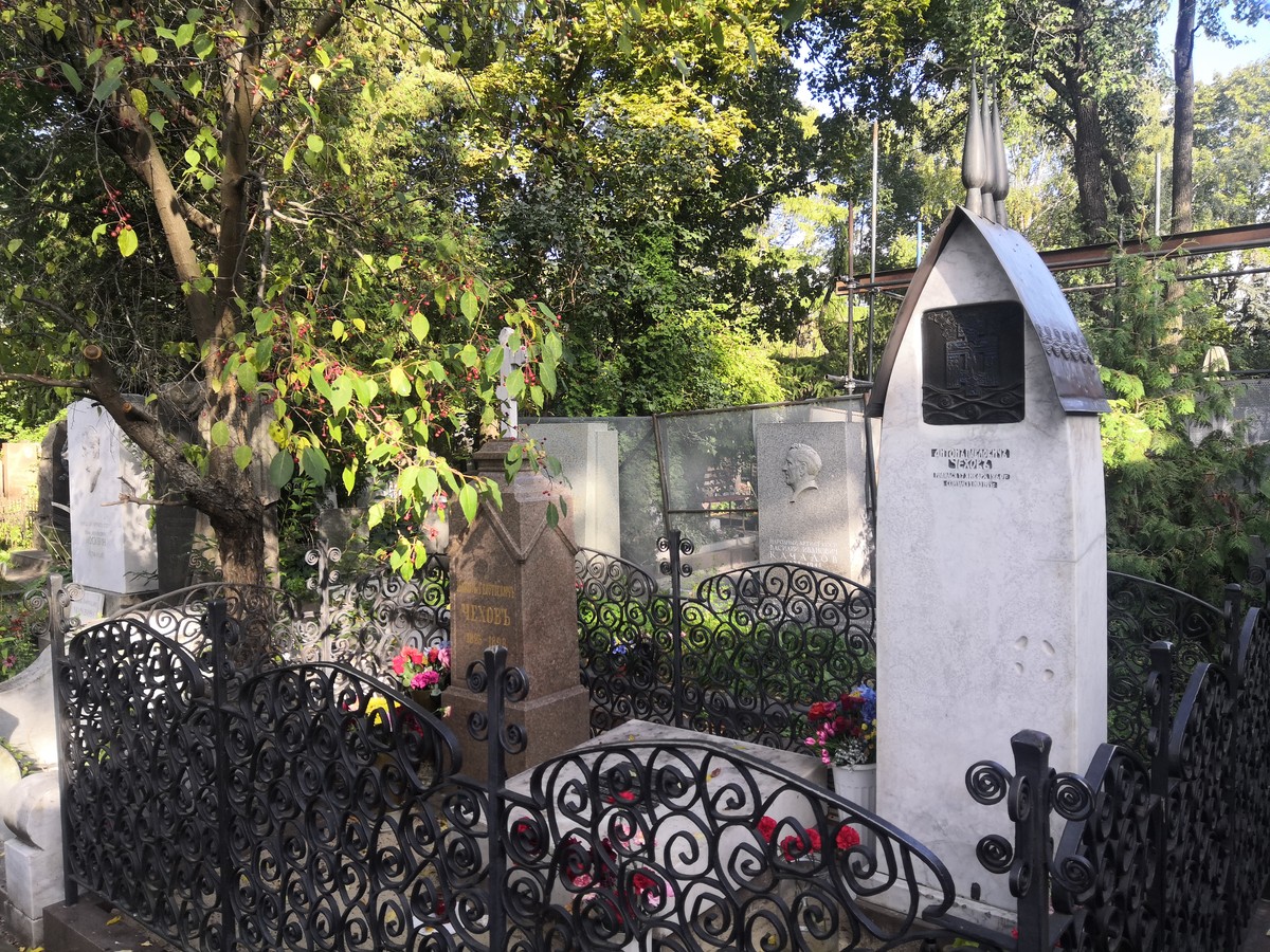 Главное изображение экскурсии - Новодевичье кладбище и его главные скульптуры