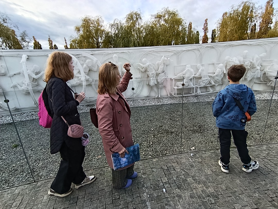 Экскурсия очень понравилась и мне, и детям! Гид чудесная!!! Рассказала всё лаконично!!! Всё показала! Ответила на