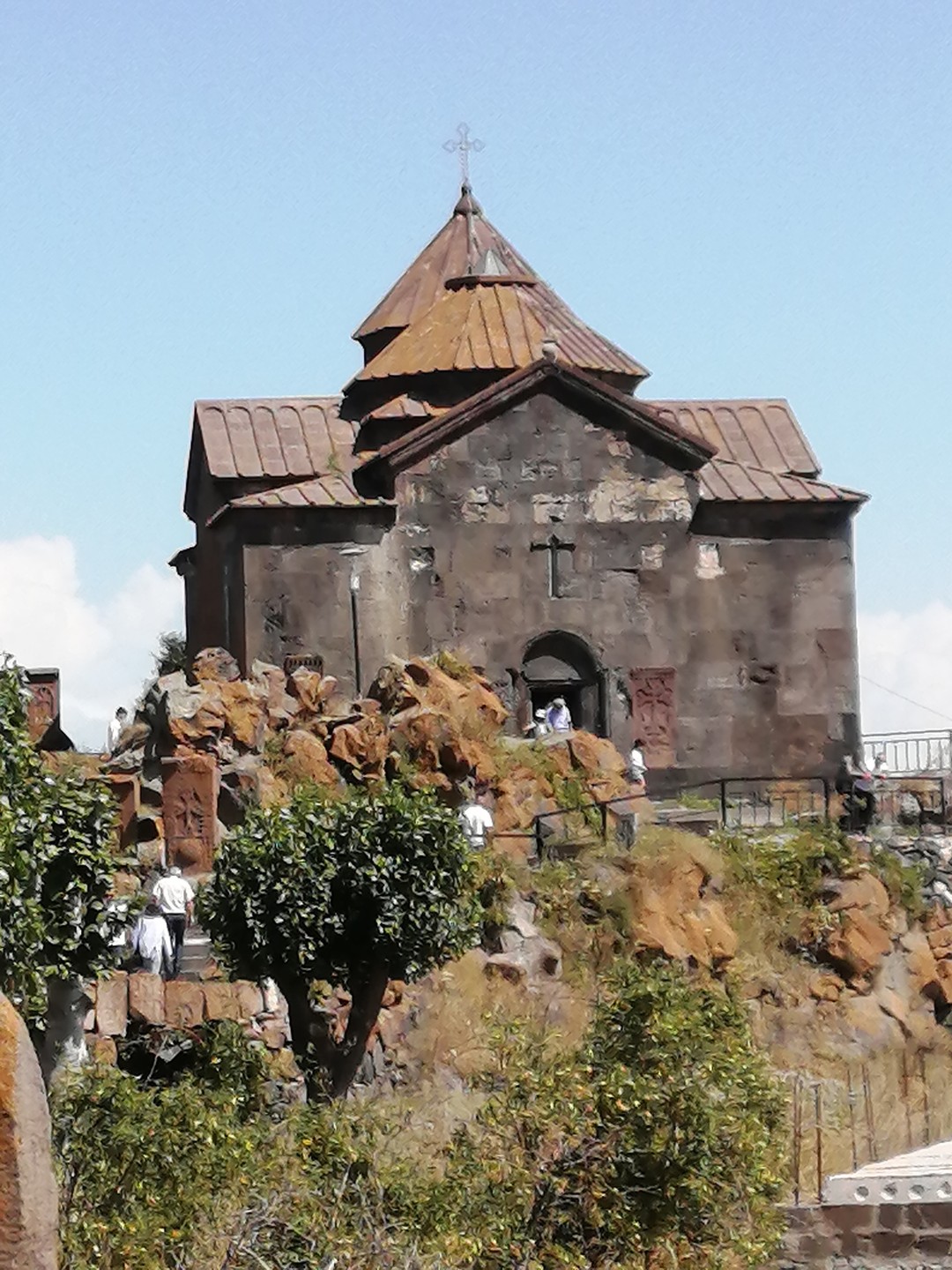 Очень рады, что выбрали это предложение! Экскурсия очень понравилась! Великолепные пейзажи бирюзовых вод озера Севан, древние