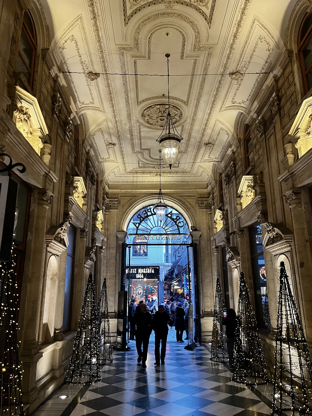 Спасибо за прогулку! Узнали и увидели много интересного и получили уйму впечатлений! Гуляли самостоятельно по знаменитой