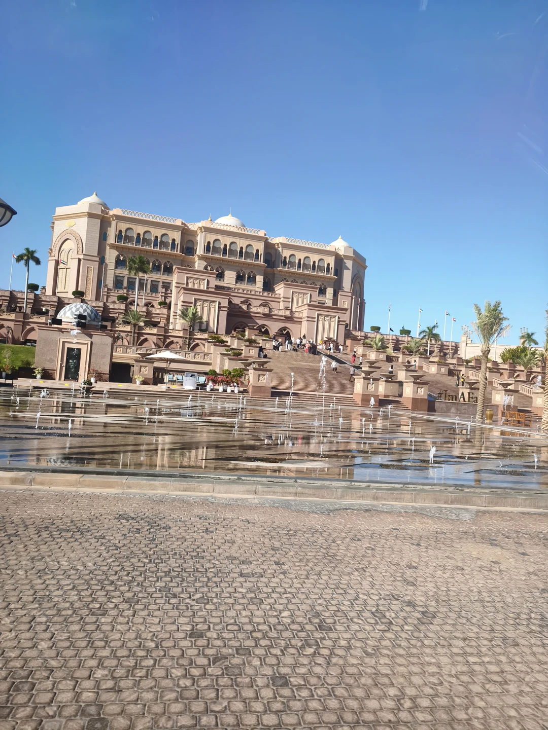 Вчера ездили с Муслимом в Абу-Даби. Всё чётко по плану, очень доброжелательный и приятный молодой человек.