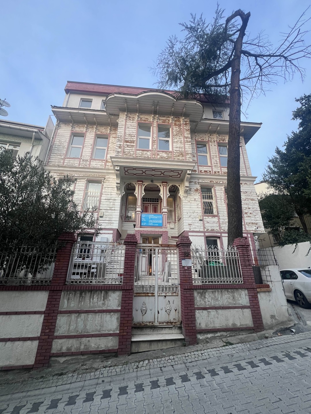 Мне очень понравилась наша с Татьяной прогулка по Ускюдару. Я узнала много интересных исторических фактов про