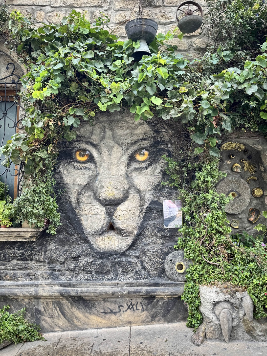 Выражаем большую благодарность Азику, который познакомил нас с прекрасным Баку. Несмотря на дождливую и ветреную погоду