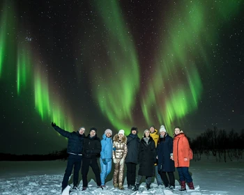 Размещение в отеле, приветственный ужин, выезд на северное сияние