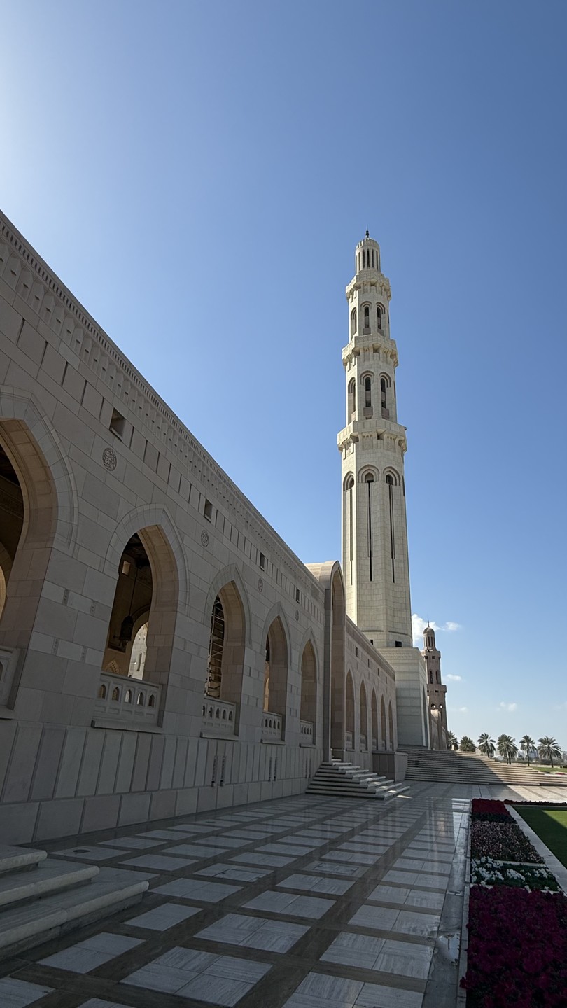 Интересная экскурсия по городу, очень комфортно, приятно и познавательно провели время. Спасибо большое!
