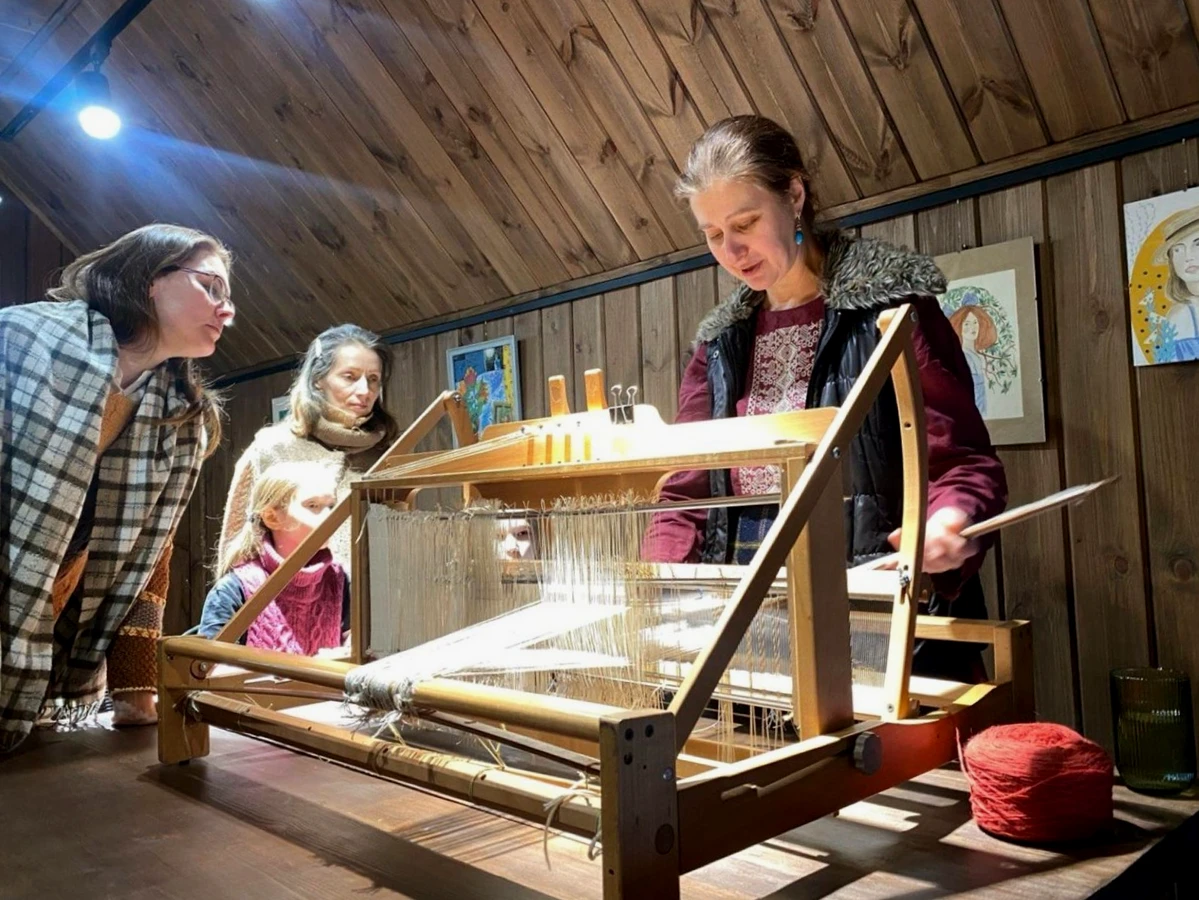Мастер-класс по ткачеству в Изборске