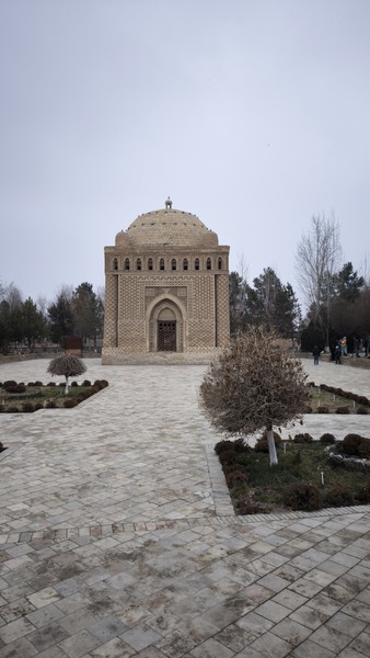 Спасибо большое за экскурсию Манзуре. Показала нам много ремесленных мастерских, рассказала про историю Бухары. Нам очень