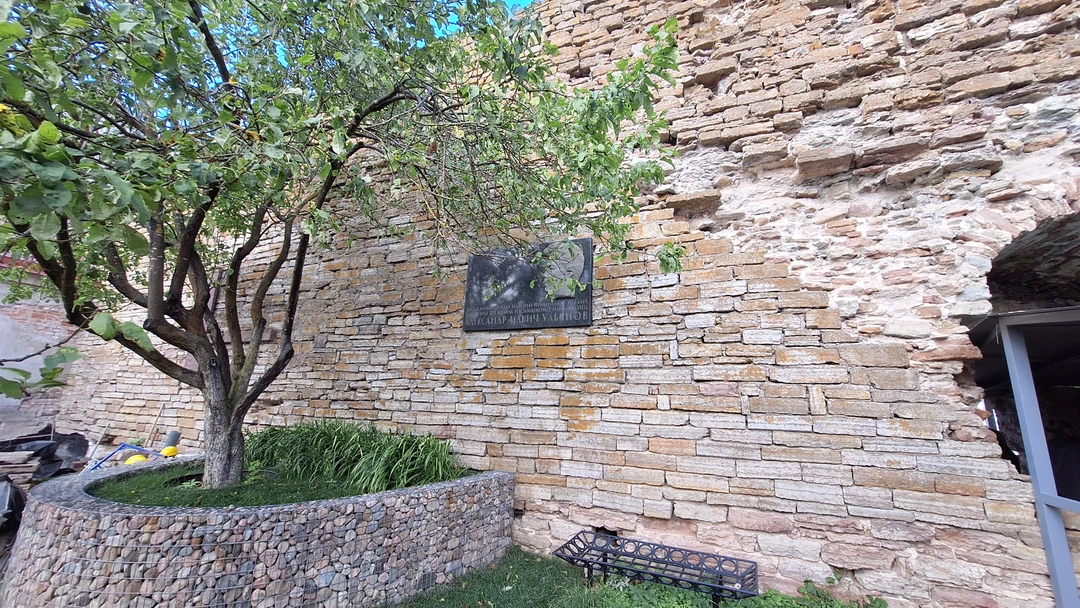 Несмотря на то, что автобус большой все прошло чётко. Посетили мужской монастырь, в женский даже не