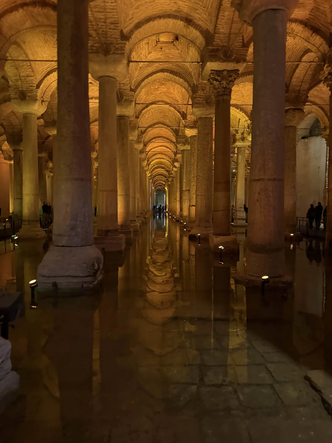 Большое спасибо Месуту за чудесную и очень интересную экскурсию! Больше всего нас впечатлила цистерна Базилика, те