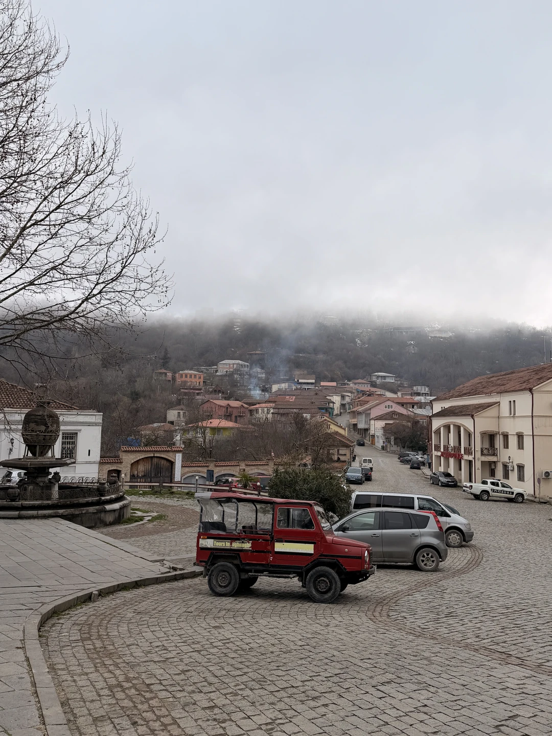 Тимур прекрасный гид! Только лучшие впечатления! Собралась чудесная группа, с погодой повезло, дегустация вина в Алазанской долине приятно удивила)