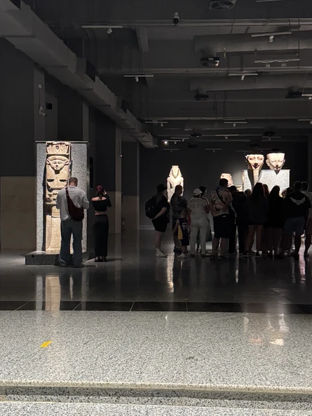 Мы отлично провели вечер, Богдади был всегда на связи, с гидом Роберто были, как в компании