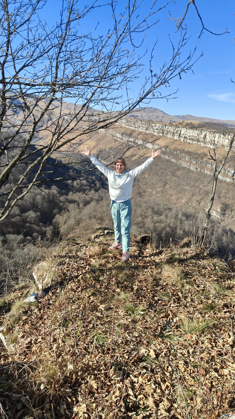 Отличная экскурсия! Посетили 3 локации: пещера, глаз дьявола и ущелье. Увидели пастбище и лошадей. В пещере