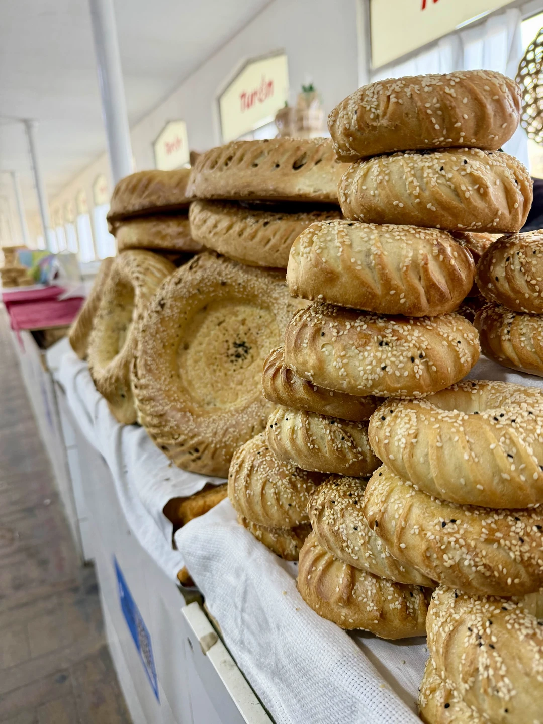 Нашим экскурсоводом был Бек. На экскурсию мы попали после ночного перелета и казалось, что будет очень