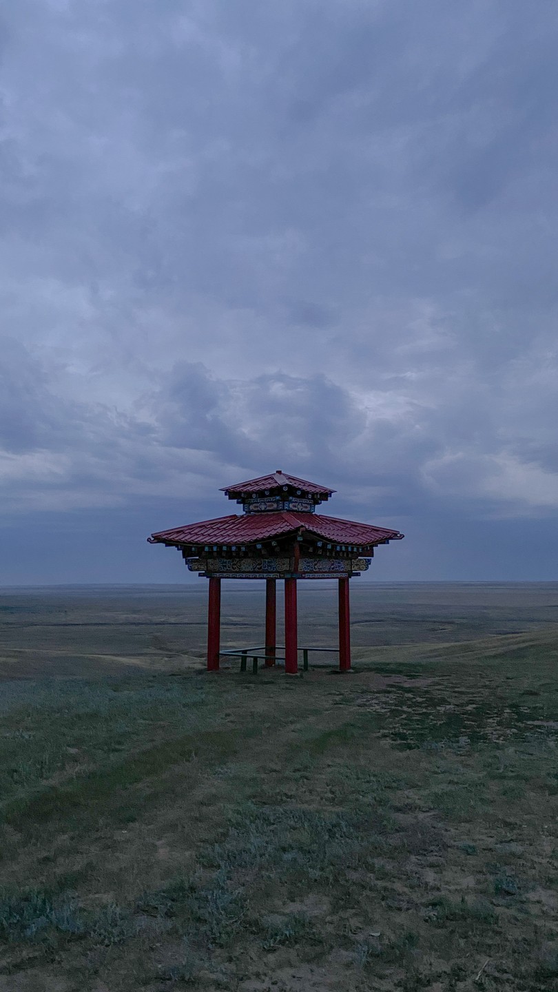 Подношение даров степным духам (Анастасия)