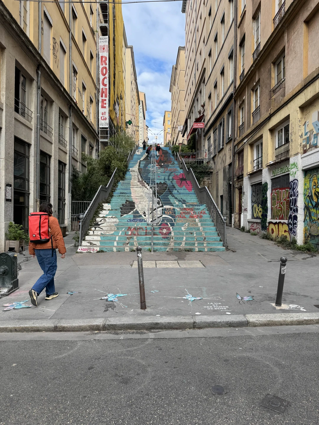 Отличная прогулка с прекрасным человеком. Тонко, с чувством и по делу. Спасибо Екатерине, что показывает город с другой стороны. Очень рекомендую!