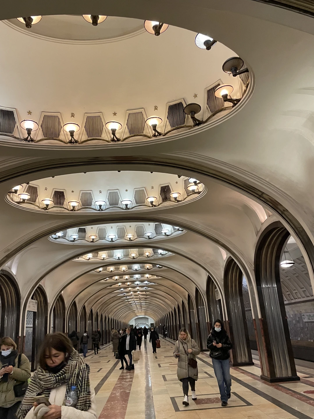 Очень содержательная экскурсия. Метро я увидела другими глазами. Лера прекрасный рассказчик, владеющая глубокими и обширными знаниями,