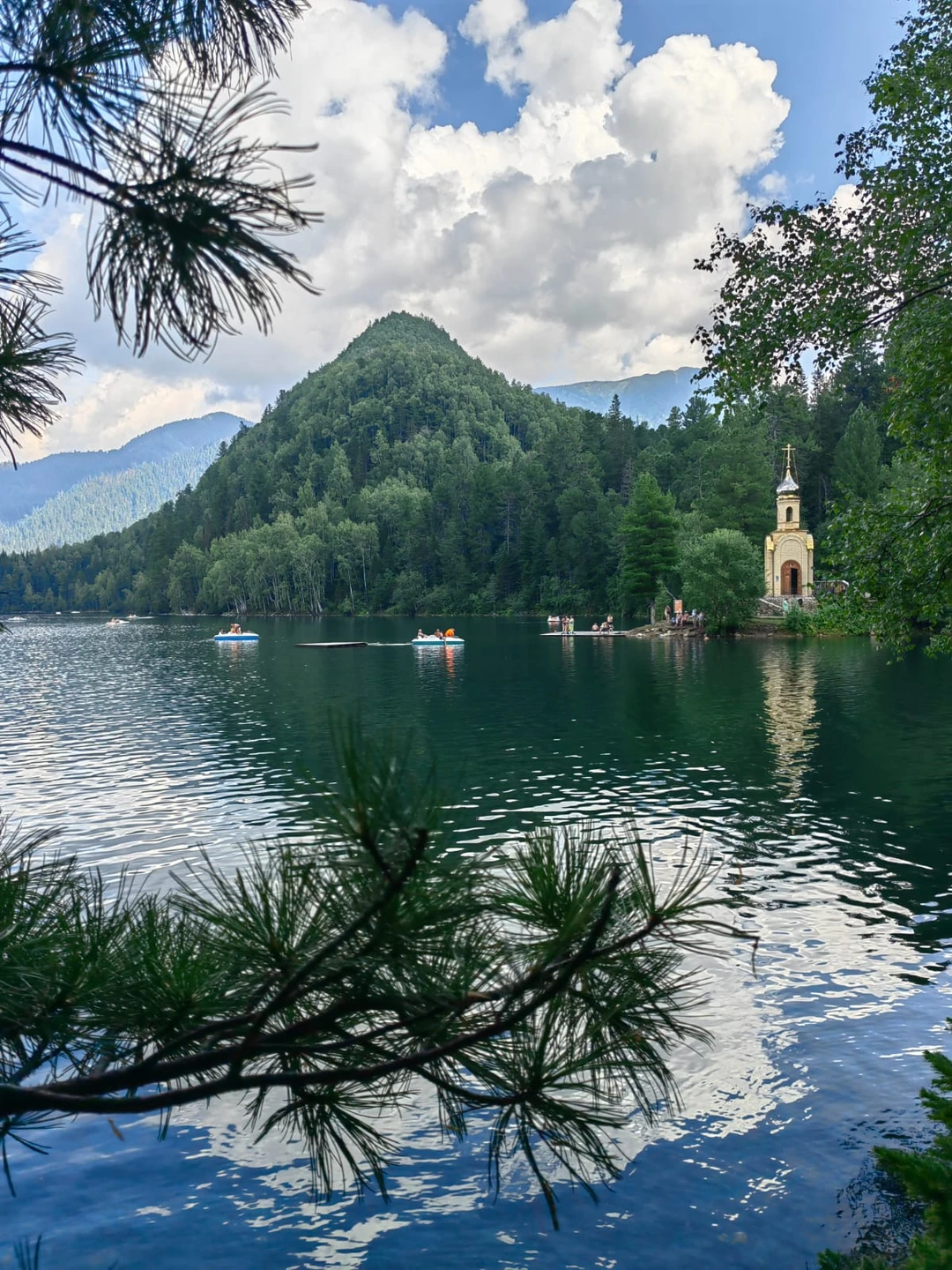 Это была наша вторая экскурсия с Еленой (первый раз ездили в Аршан). Я так рада, что