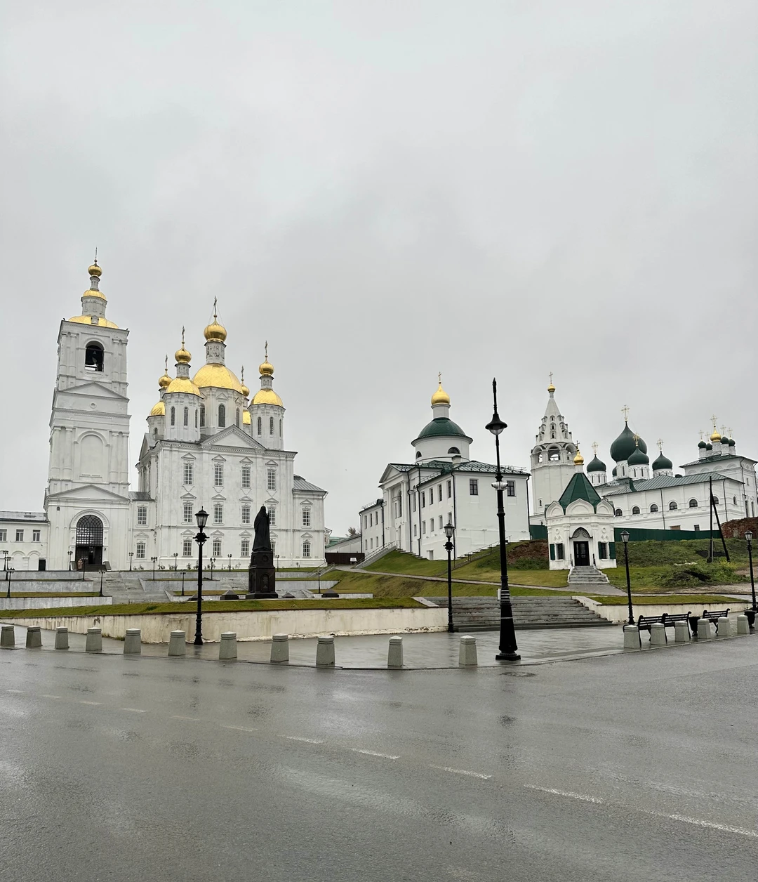 Очень интересная познавательная программа у этой экскурсии. Экскурсовод, по имени Владимир, просто чудо!!! Спасибо Вам большое!