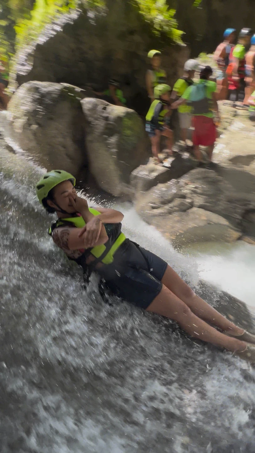 Однозначно рекомендую к посещению! Это был невероятный день, полный эмоций и приключений. Поплавали полноценно с акулами