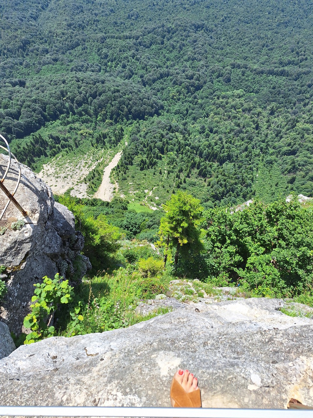 Выражаю Эдуарду огромную признательность за прекрасного гида и водителя Гочу! Мы провели удивительный день в регионе