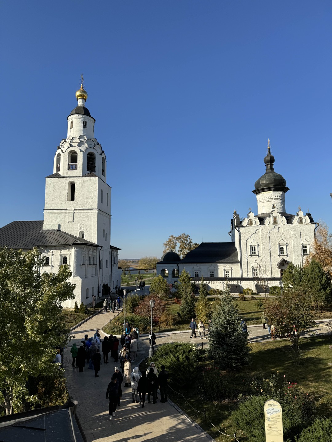 Грамотно построенная и интересная экскурсия. Приезжали группой 11 человек, всем понравилась экскурсия. Эльвина прекрасный экскурсовод, а