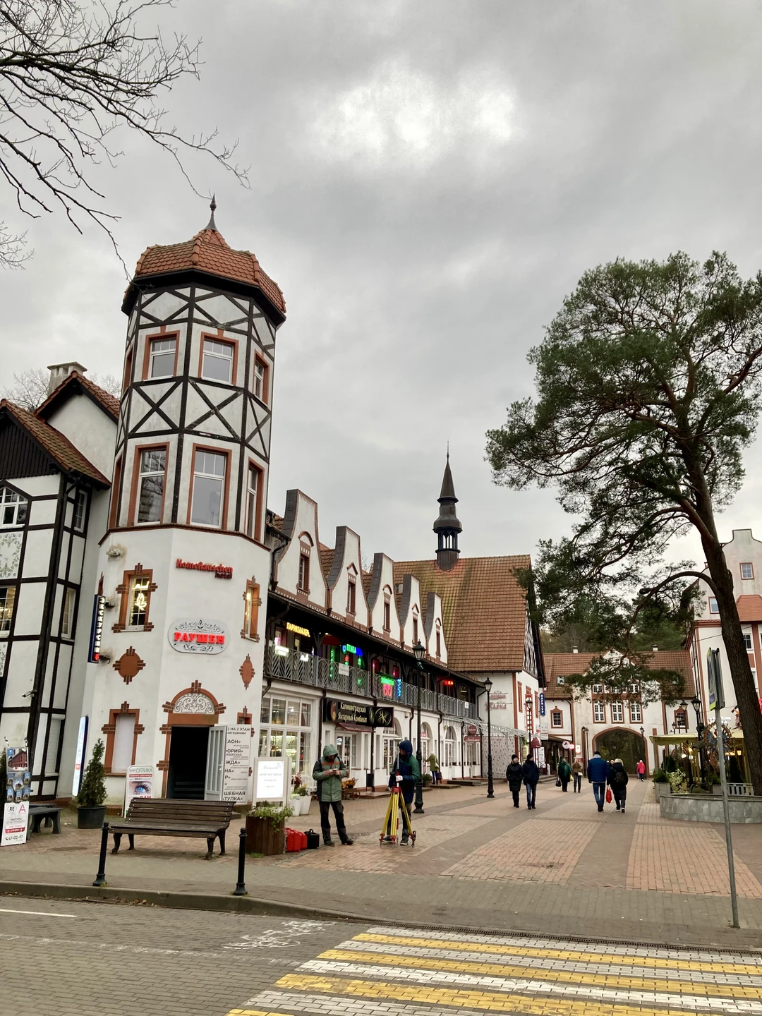 Хочу поблагодарить за прекрасные впечатления от экскурсии, которые были связаны, как с замечательными местами, которые удалось