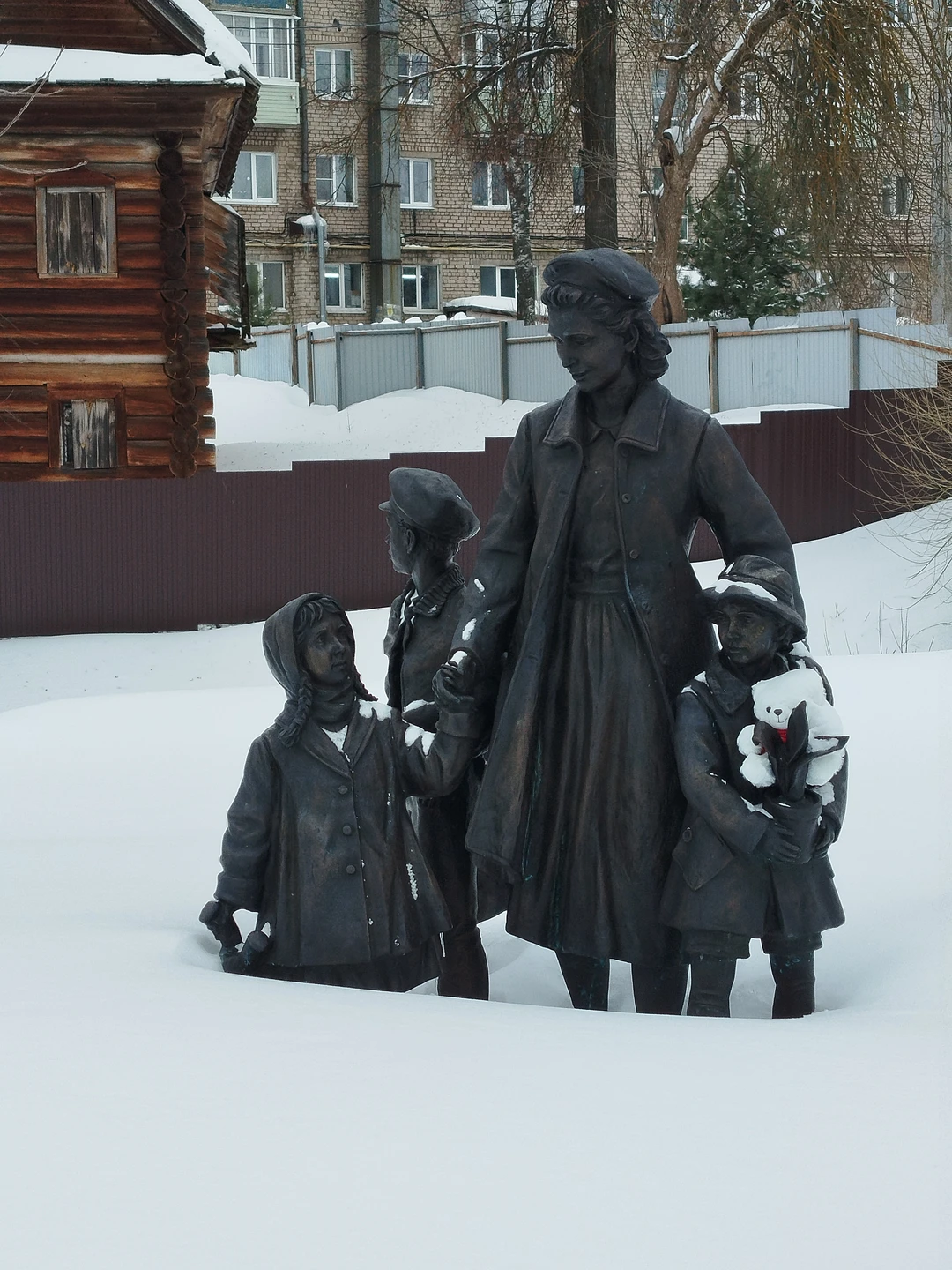 Были на экскурсии в ливневый снег,казалось бы погода совсем еюне для прогулок,но в итоге мы остались