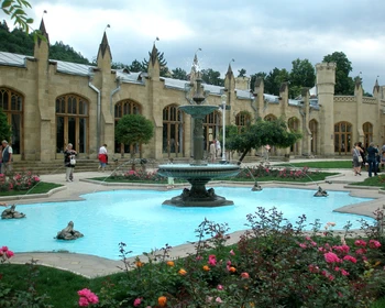 Экскурсия по Кисловодску, Замок коварства и любви и термальный спа-комплекс